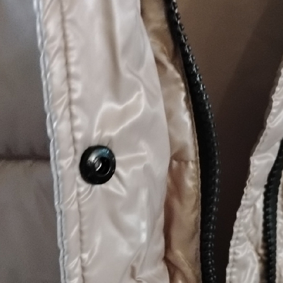 Vince Camuto Silver Puffer Hooded Jacket - Picture 4 of 12